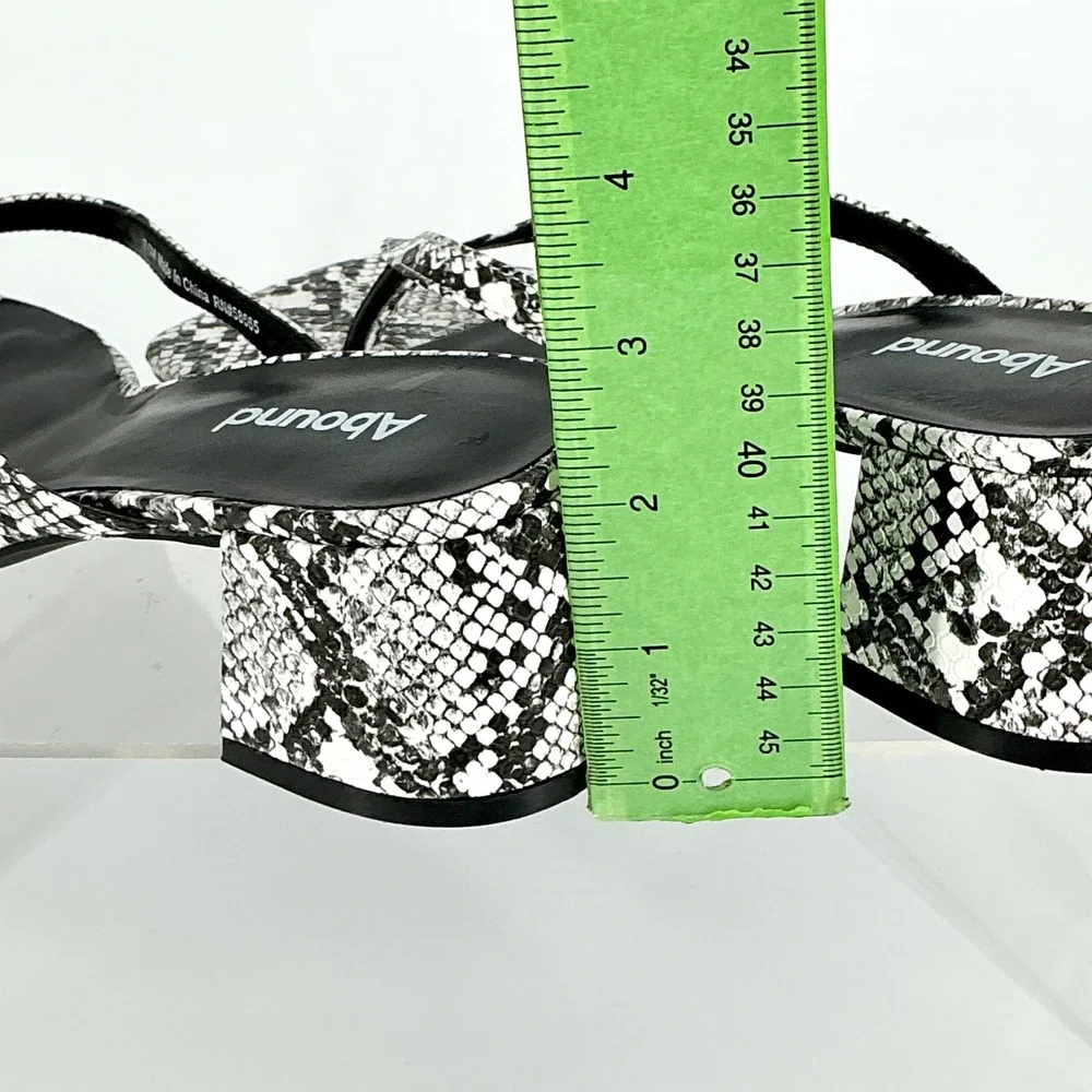 Abound Size 7.5 Snakeskin Print Thong Block Heel Sandals Black White NEW‎